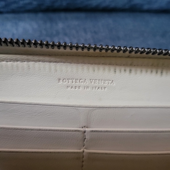 Bottega Veneta Intrecciato Zippy Zip Wallet Cream Ecru Leather,,Authentic!! - Picture 9 of 14
